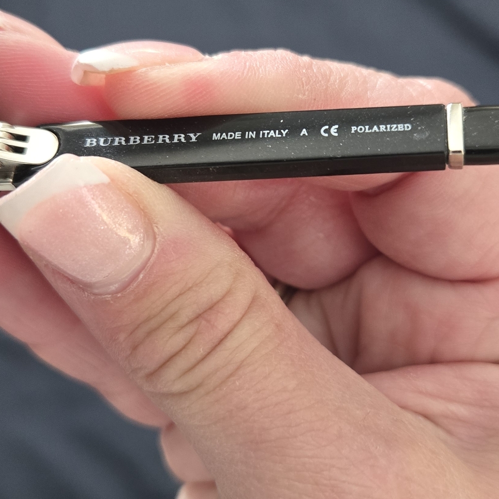 Burberry Polarized Black Oversized Sunglasses - Picture 3 of 3